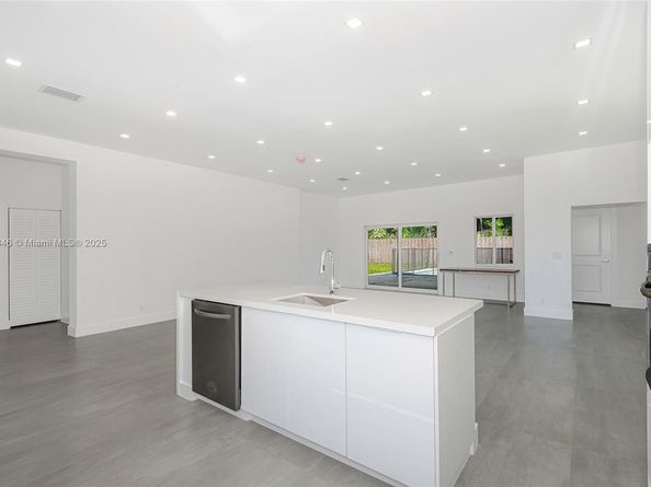 651 NE 172nd St, Miami FL 33162