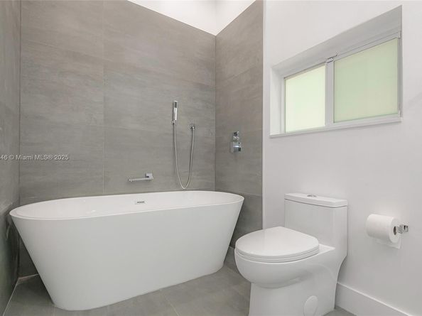 651 NE 172nd St, Miami FL 33162