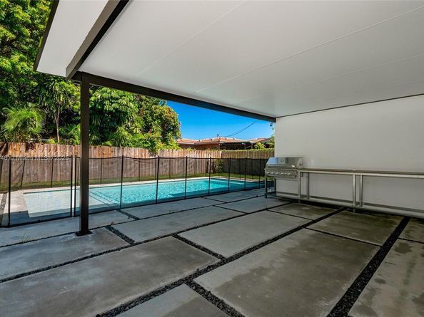 651 NE 172nd St, Miami FL 33162