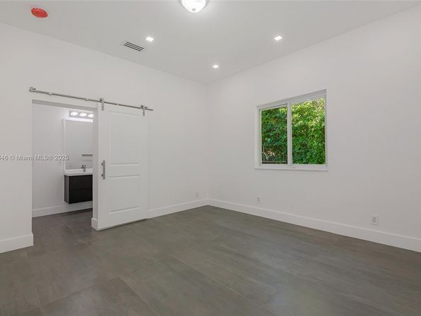 651 NE 172nd St, Miami FL 33162