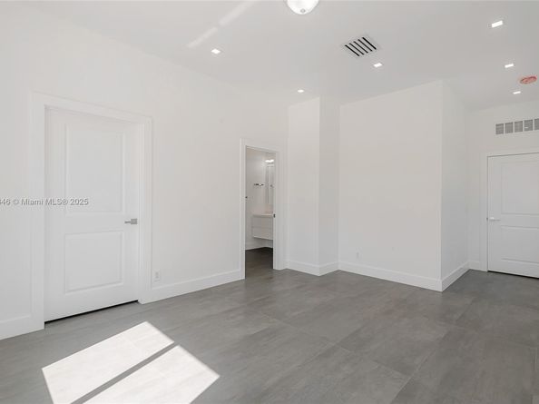 651 NE 172nd St, Miami FL 33162