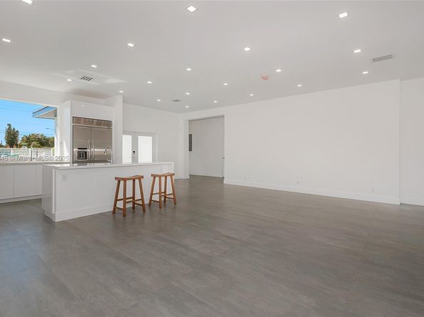 651 NE 172nd St, Miami FL 33162