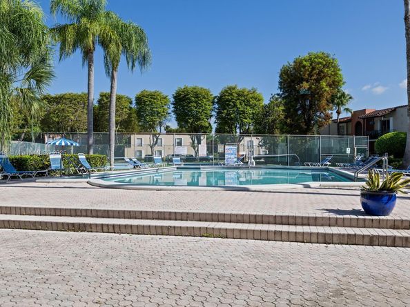 10816 N Kendall Dr R16, Miami FL 33176