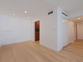 10816 N Kendall Dr R16, Miami FL 33176