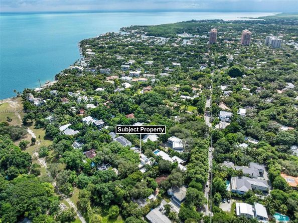 3650 N Bay Homes Dr, Miami FL 33133