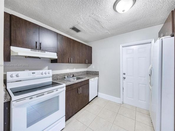 5736 Simms St, Hollywood FL 33021