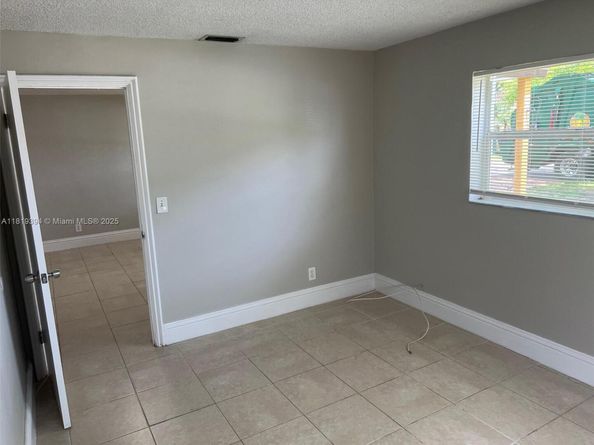 5736 Simms St, Hollywood FL 33021