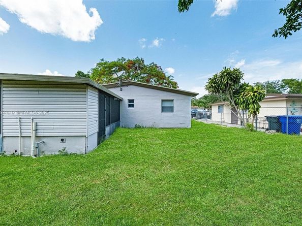 5736 Simms St, Hollywood FL 33021