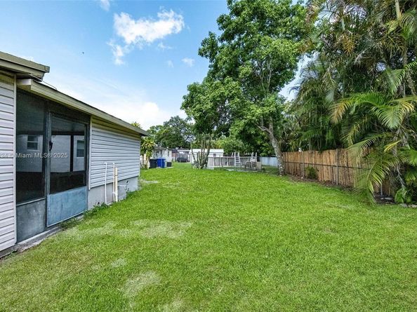 5736 Simms St, Hollywood FL 33021