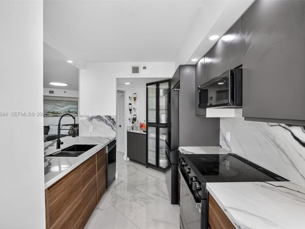 1000 Island Blvd 1710, Aventura FL 33160