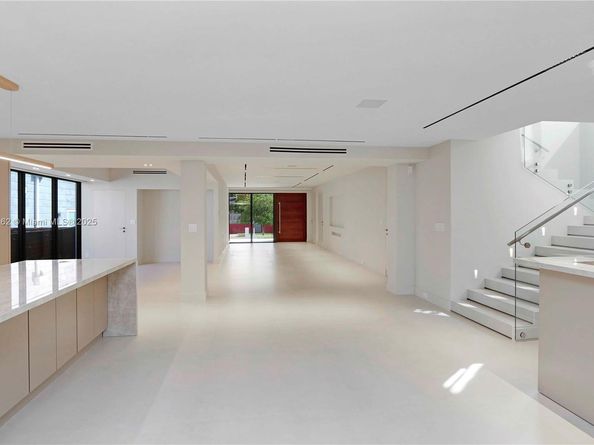 330 SW 19th Rd, Miami FL 33129