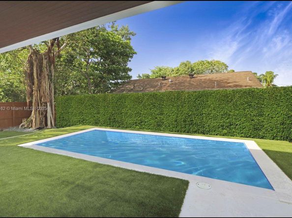 330 SW 19th Rd, Miami FL 33129