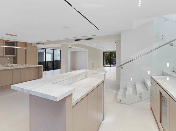 330 SW 19th Rd, Miami FL 33129