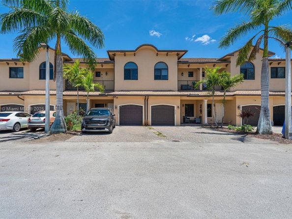 9265 NW 16th St, Pembroke Pines FL 33024