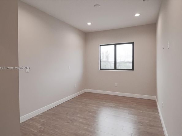 9265 NW 16th St, Pembroke Pines FL 33024