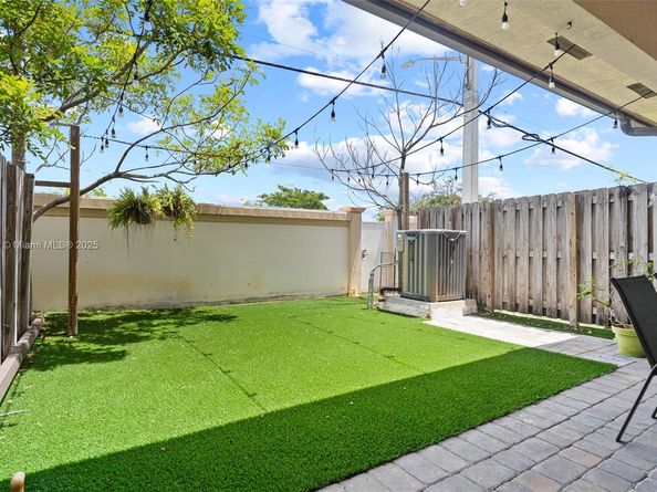 9265 NW 16th St, Pembroke Pines FL 33024