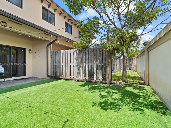 9265 NW 16th St, Pembroke Pines FL 33024