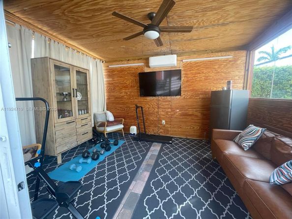 3718 NW 12th St, Miami FL 33126