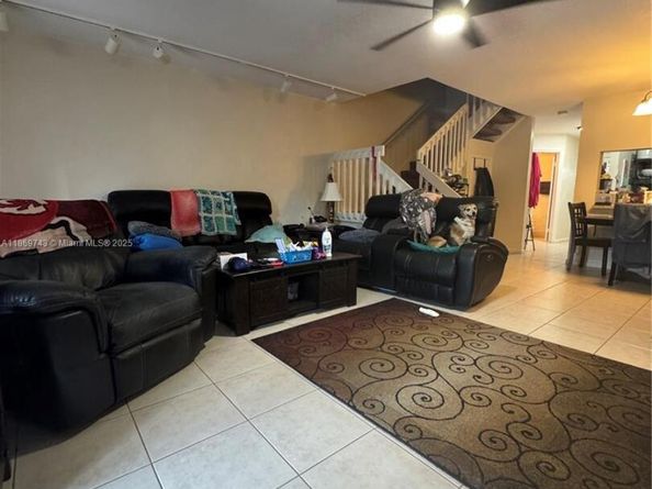 9170 NW 44th Ct, Sunrise FL 33351