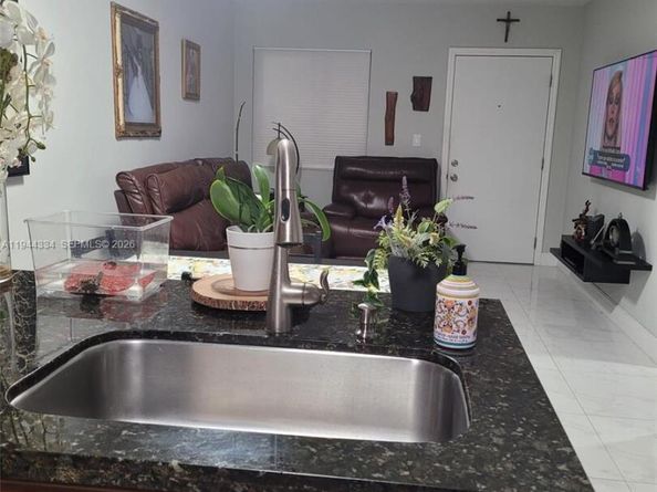 5350 W 21st Ct 203, Hialeah FL 33016