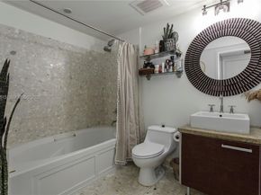 185 SW 7th St 2514, Miami FL 33130