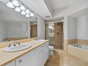 19900 E Country Club Dr 1112, Aventura FL 33180