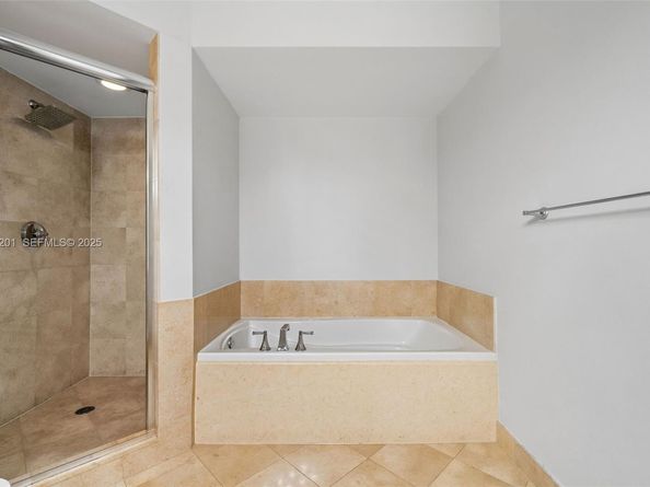 19900 E Country Club Dr 1112, Aventura FL 33180