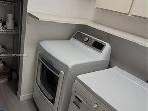 Undisclosed Address #A11971419, Davie FL 33314