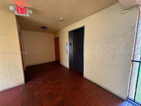 3396 Foxcroft Rd 305, Miramar FL 33025