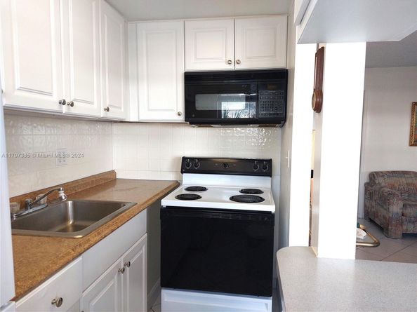 3131 S Ocean Dr 113, Hallandale Beach FL 33009