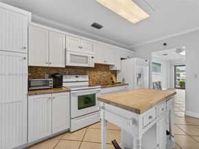 170 Cypress Club Dr 712, Pompano Beach FL 33060