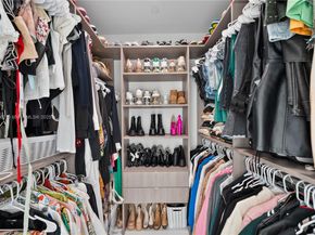 851 NE 1st Ave 3910, Miami FL 33132