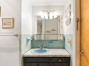 2201 NW 87th Ave, Pembroke Pines FL 33024