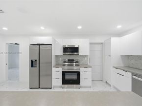 4711 NE 18th Ave, Oakland Park FL 33334