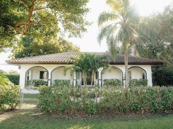 867 NW 4th Ave