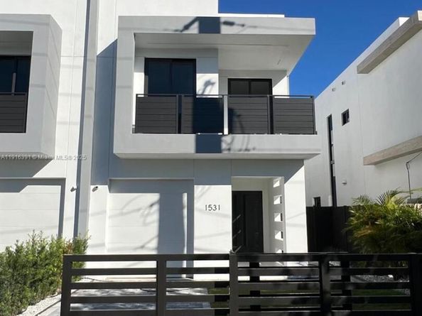 1531 SW 22 terrace, Miami FL 33145
