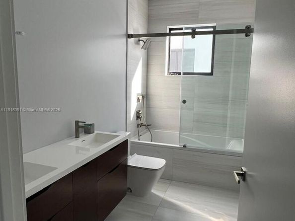 1531 SW 22 terrace, Miami FL 33145