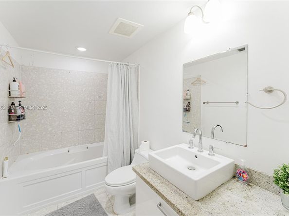 185 SW 7th St 3609, Miami FL 33130