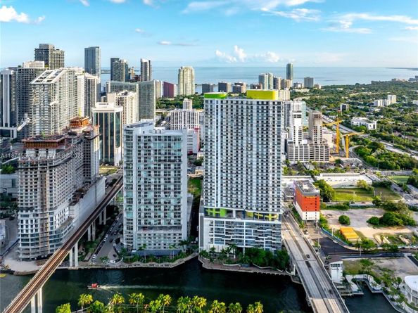 185 SW 7th St 3609, Miami FL 33130