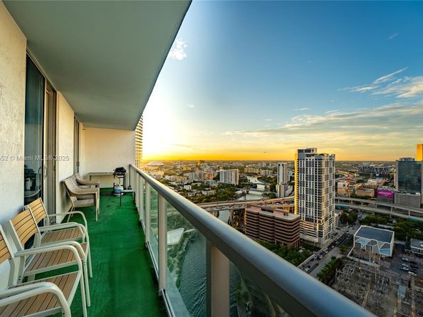 185 SW 7th St 3609, Miami FL 33130