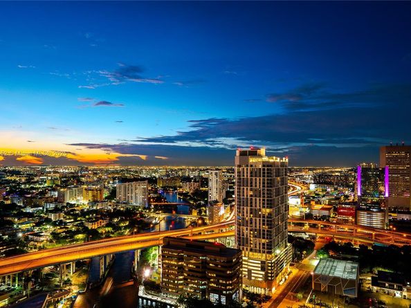 185 SW 7th St 3609, Miami FL 33130