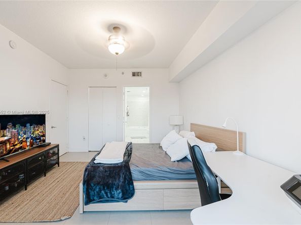 185 SW 7th St 3609, Miami FL 33130