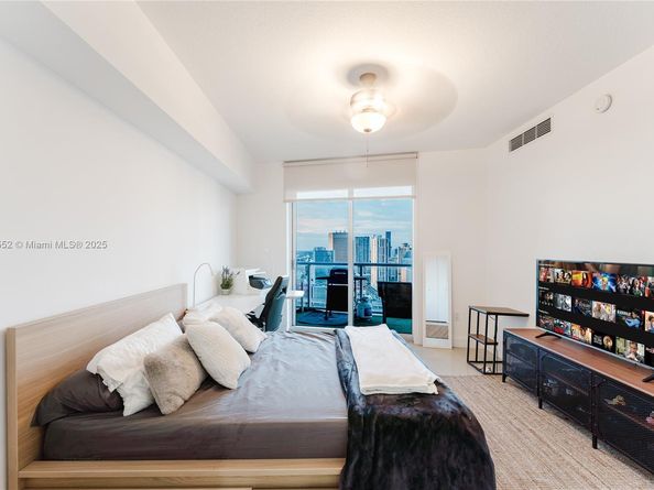 185 SW 7th St 3609, Miami FL 33130