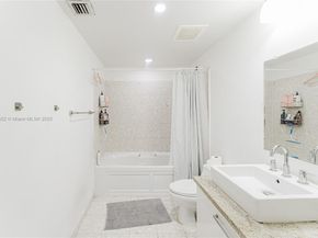 185 SW 7th St 3609, Miami FL 33130