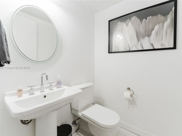 185 SW 7th St 3609, Miami FL 33130
