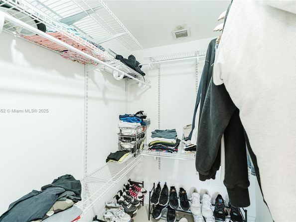 185 SW 7th St 3609, Miami FL 33130
