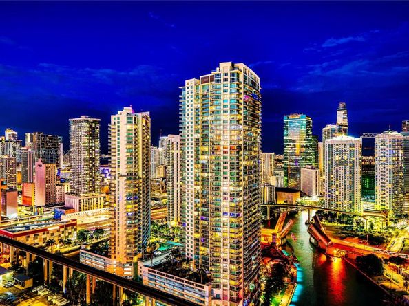 185 SW 7th St 3609, Miami FL 33130