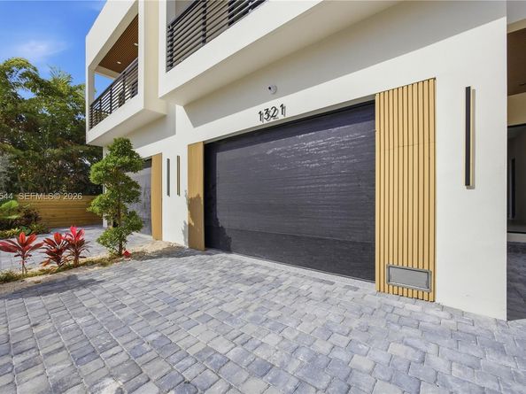 1321 NE 13th Ave, Fort Lauderdale FL 33304