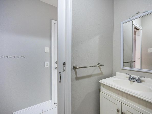10504 SW 161st Pl, Miami FL 33196