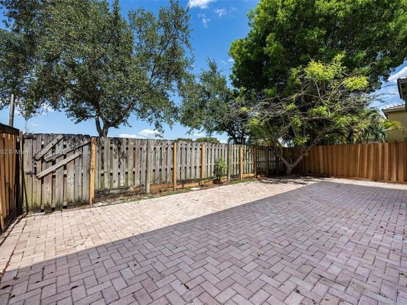 10504 SW 161st Pl, Miami FL 33196
